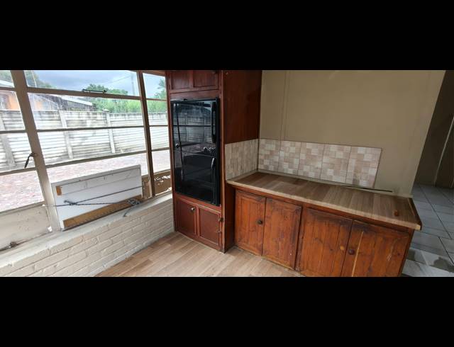 2 BEDROOM HOUSE FOR SALE IN OOS EINDE